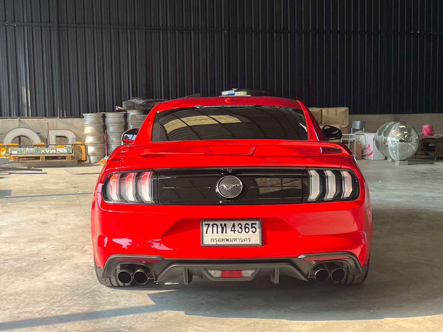 2019 Ford Mustang สีแดง