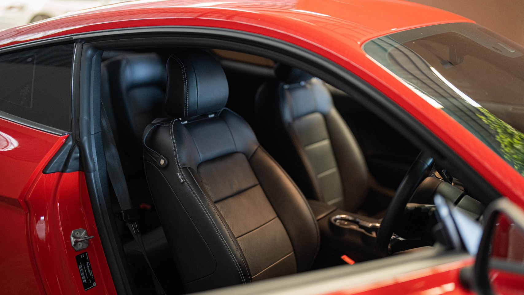 2019 Ford Mustang สีแดง (รูปที่ 12)