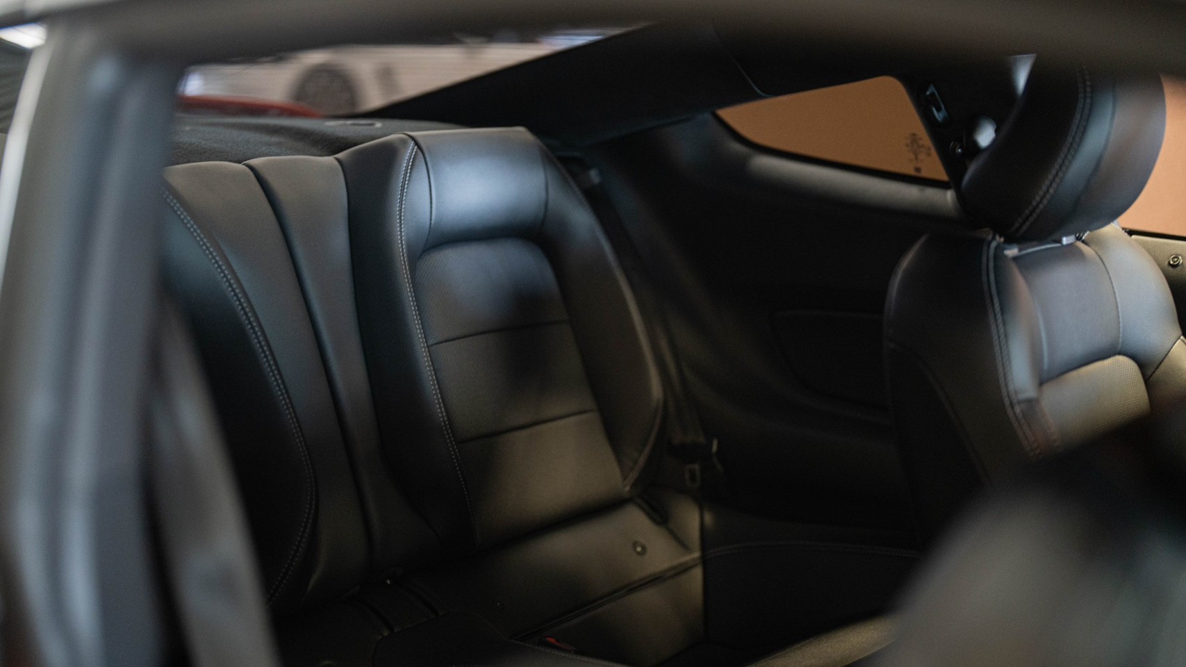 2019 Ford Mustang สีแดง (รูปที่ 13)