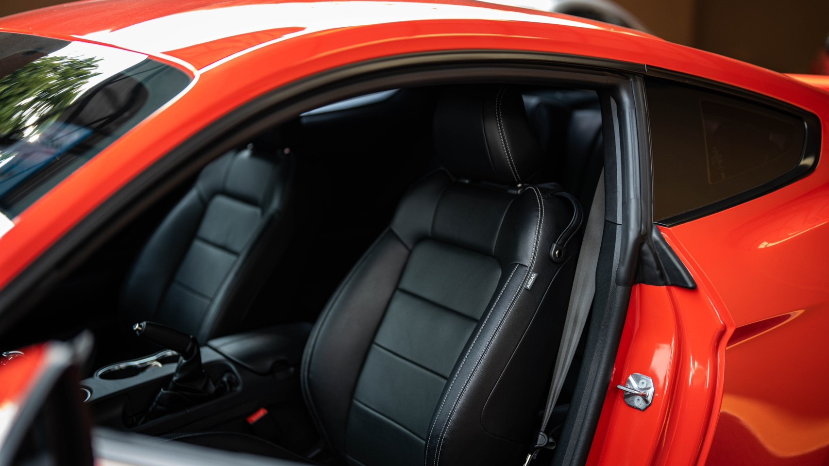 2019 Ford Mustang สีแดง (รูปที่ 8)