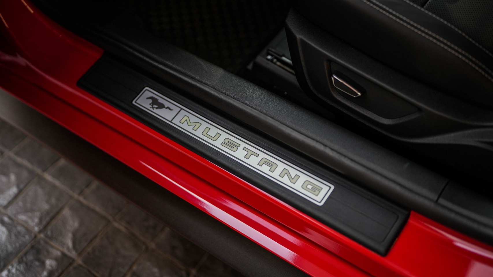 2019 Ford Mustang สีแดง (รูปที่ 6)