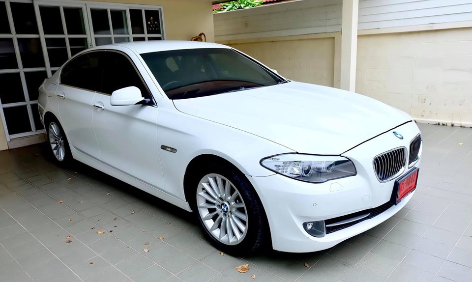 BMW 5 Series Gen6 F10 528i ปี 2015 สีขาว