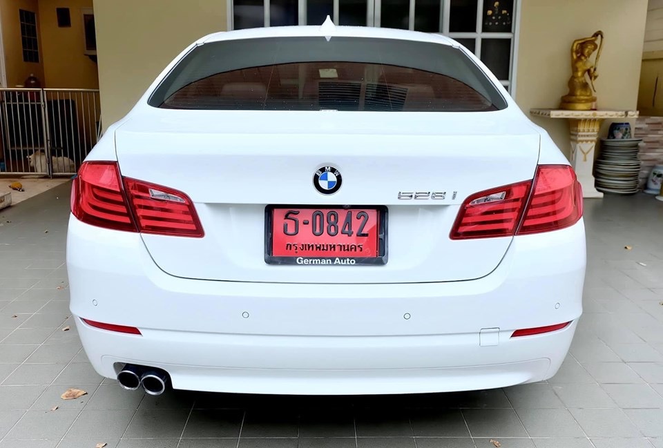 BMW 5 Series Gen6 F10 528i ปี 2015 สีขาว (รูปที่ 3)