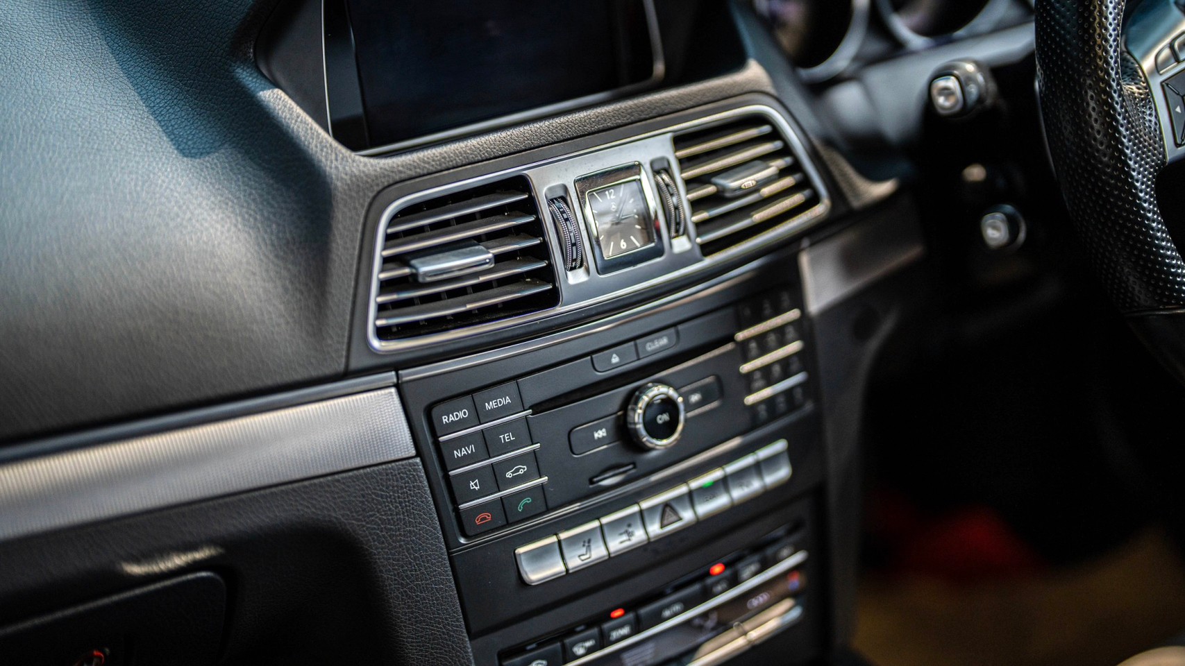 2016 Mercedes-Benz E-Class A207 E250 สีดำ (รูปที่ 3)