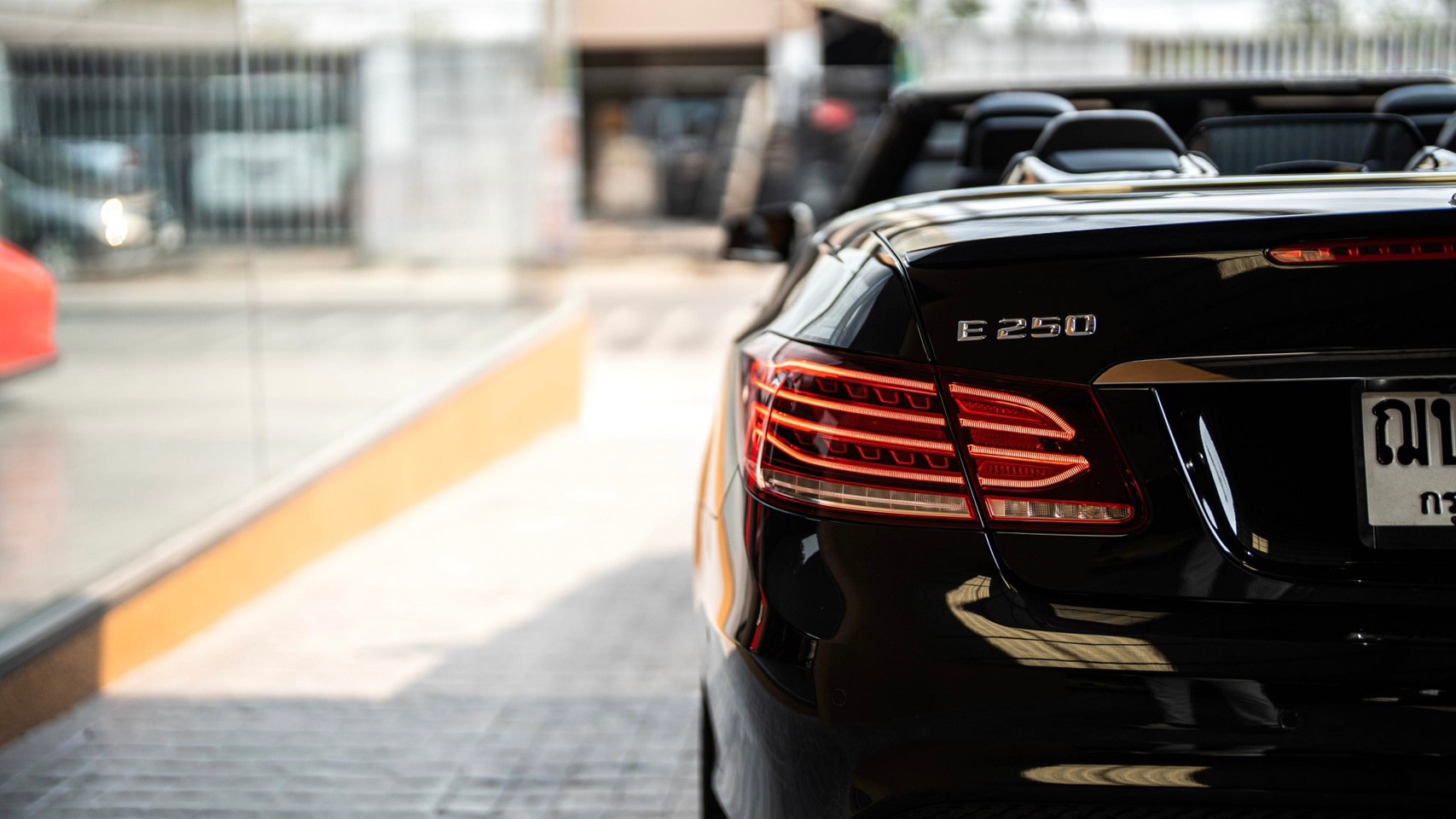 2016 Mercedes-Benz E-Class A207 E250 สีดำ (รูปที่ 12)