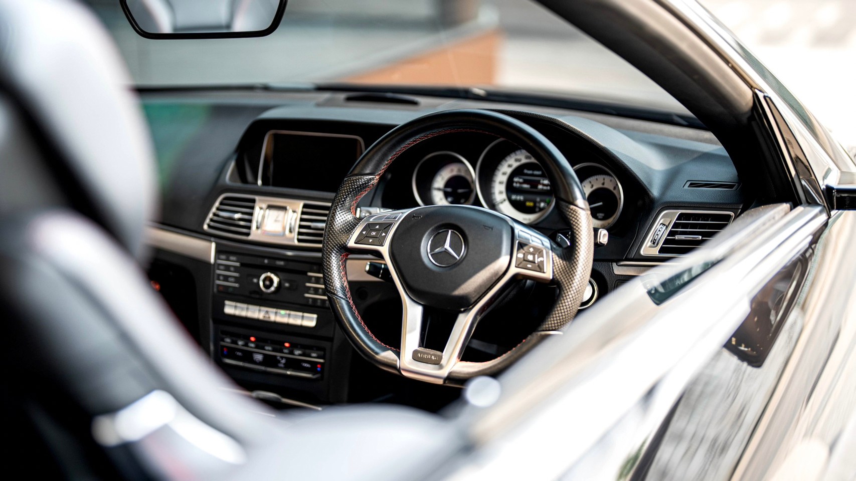 2016 Mercedes-Benz E-Class A207 E250 สีดำ (รูปที่ 11)