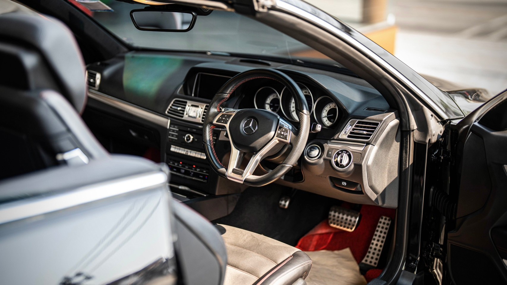 2016 Mercedes-Benz E-Class A207 E250 สีดำ (รูปที่ 10)