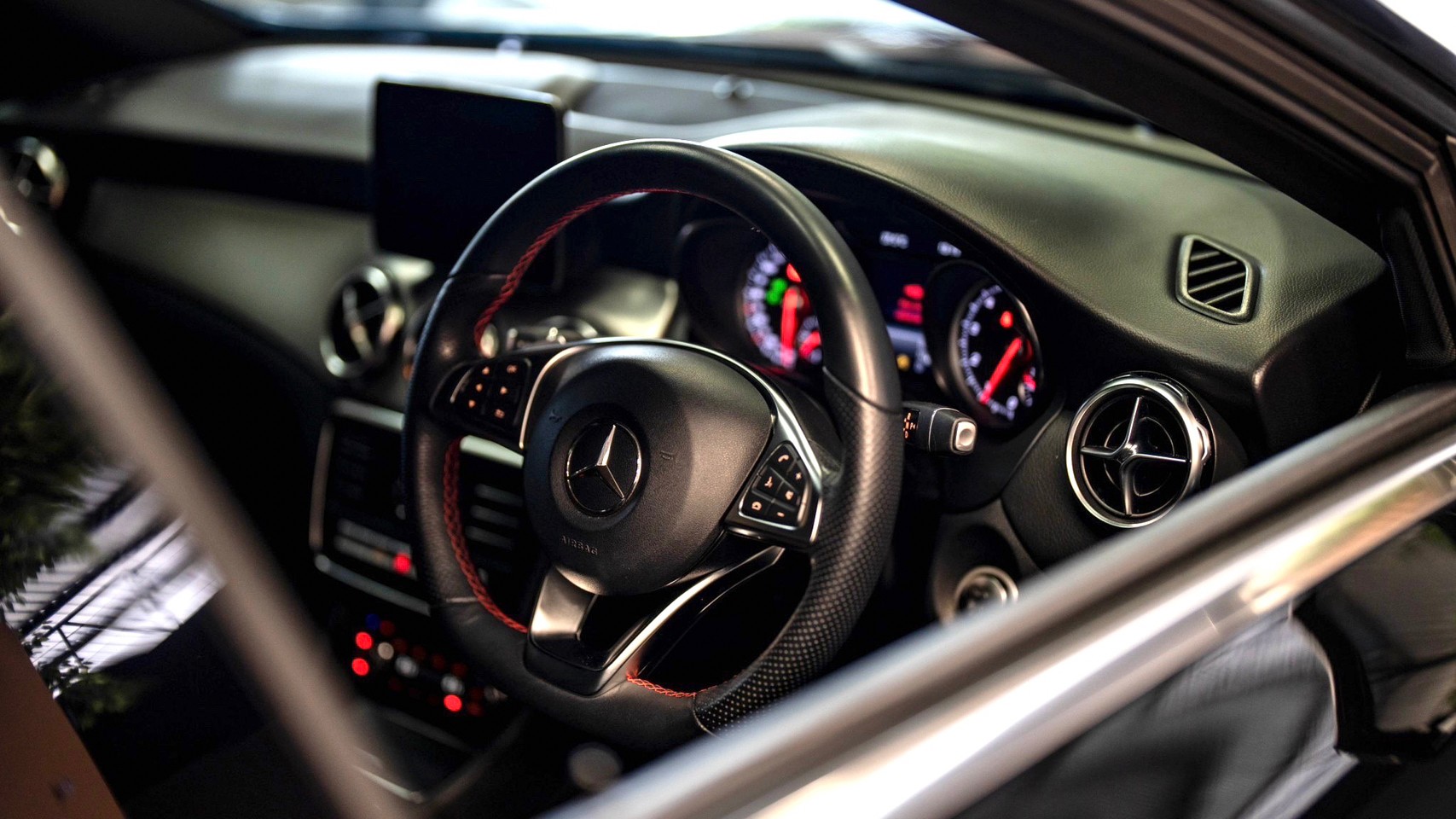 2018 Mercedes-Benz GLA-Class X156 GLA250 สีดำ (รูปที่ 9)