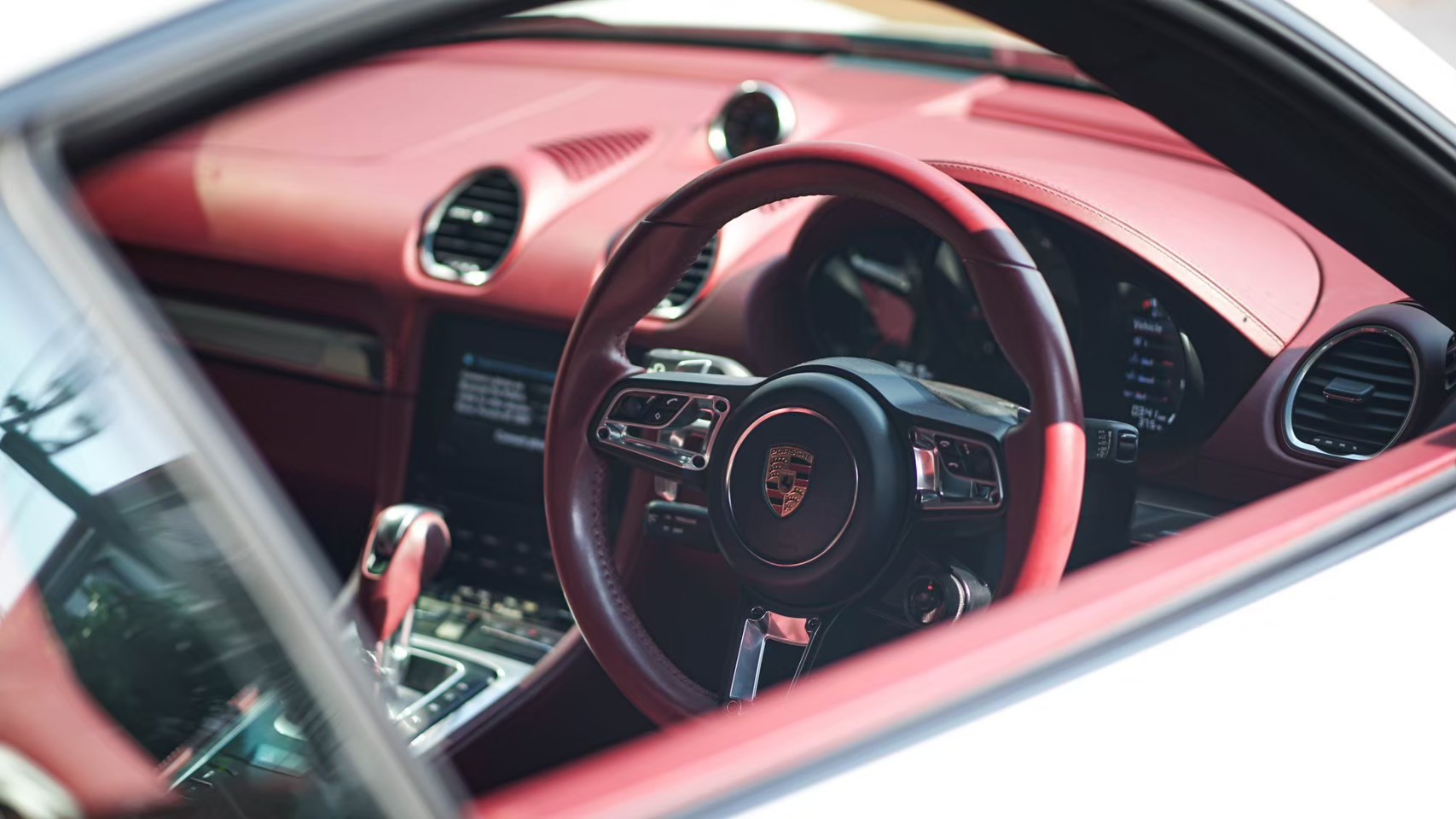 2018 Porsche Cayman 718 สีขาว (รูปที่ 13)
