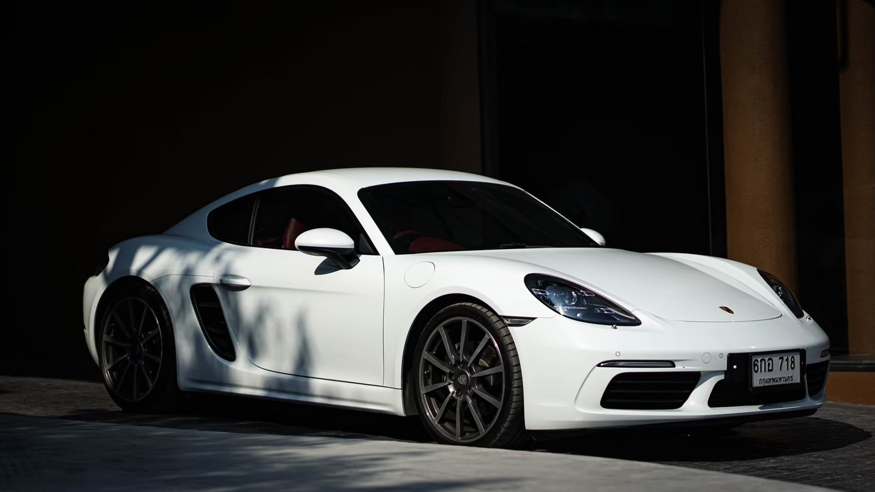 2018 Porsche Cayman 718 สีขาว