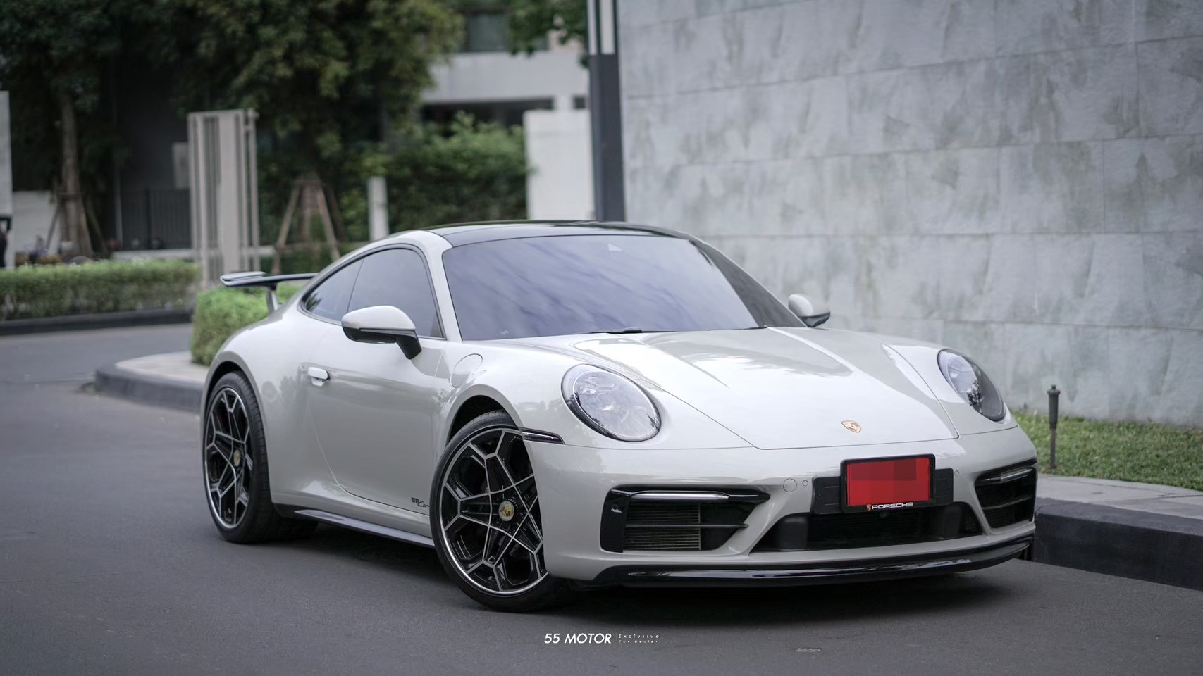 2021 Porsche Carrera 992 สีเทา