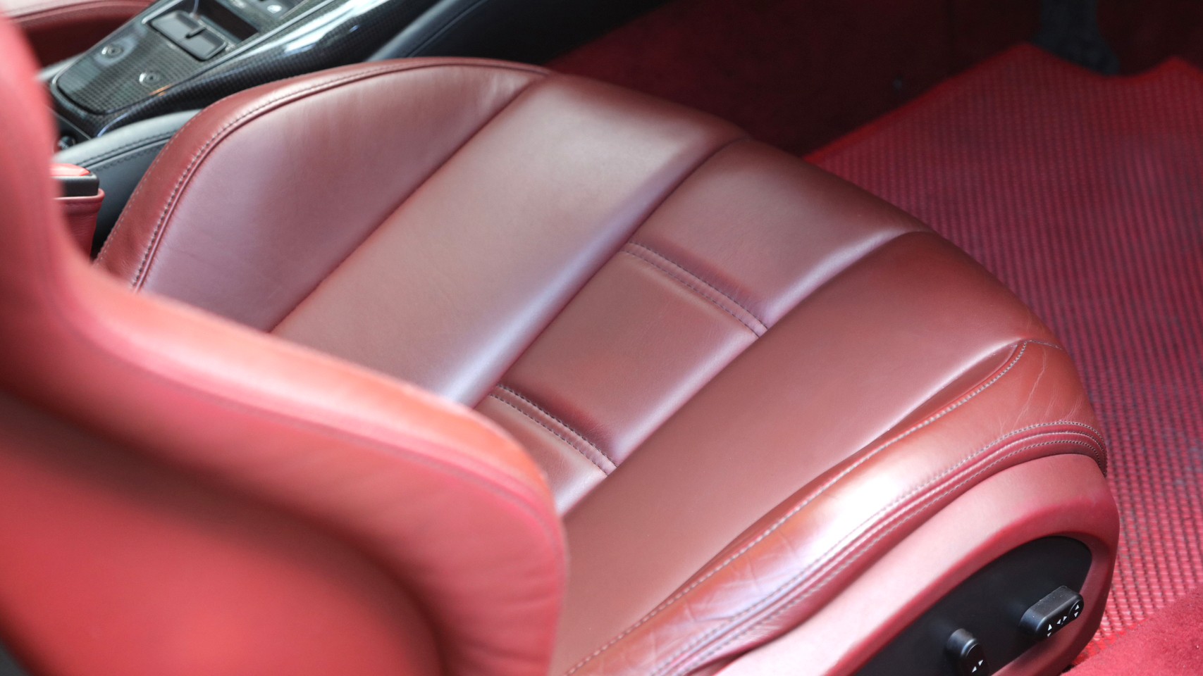 2011 Ferrari 458 Italia สีแดง (รูปที่ 2)