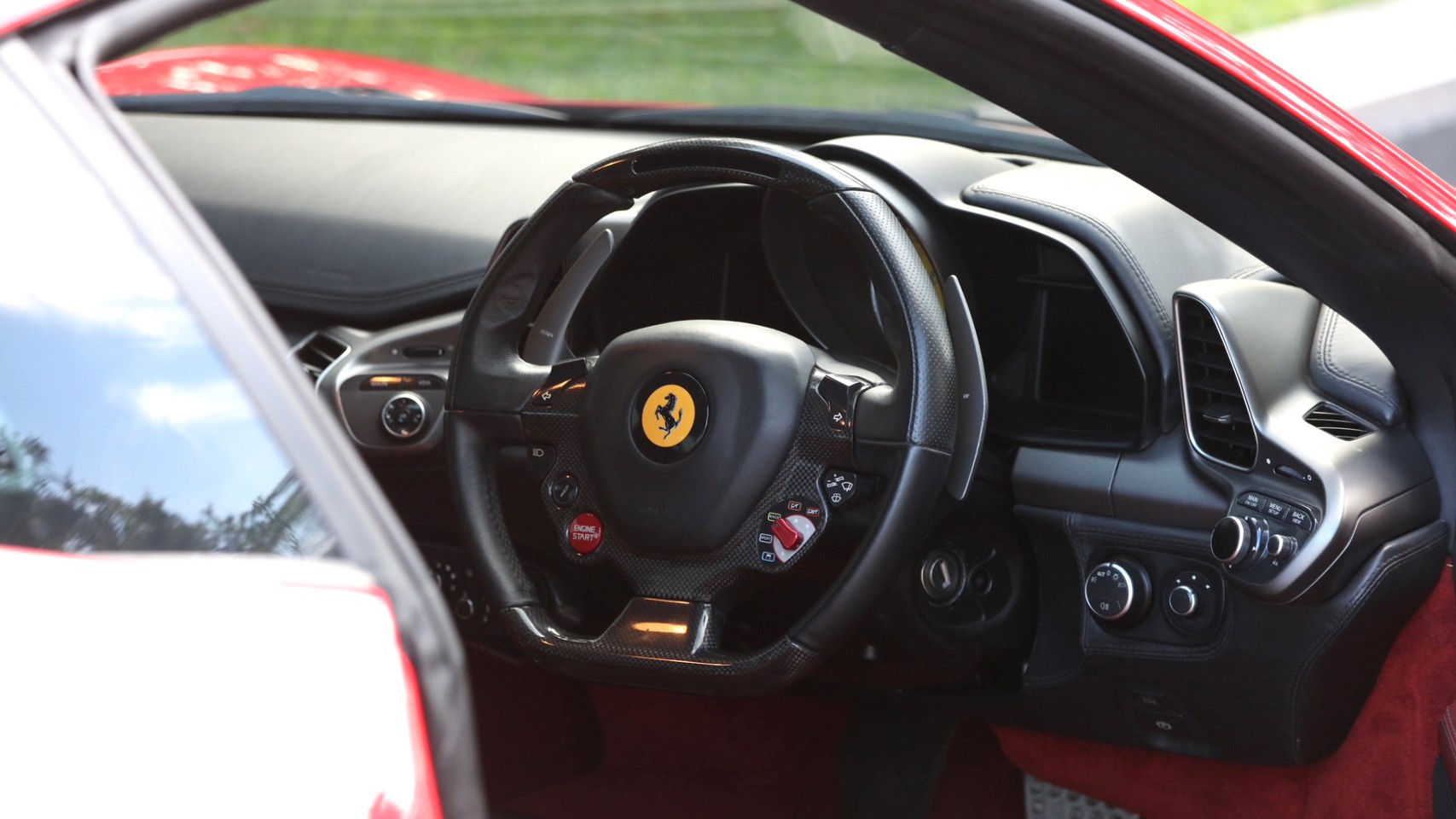 2011 Ferrari 458 Italia สีแดง (รูปที่ 8)