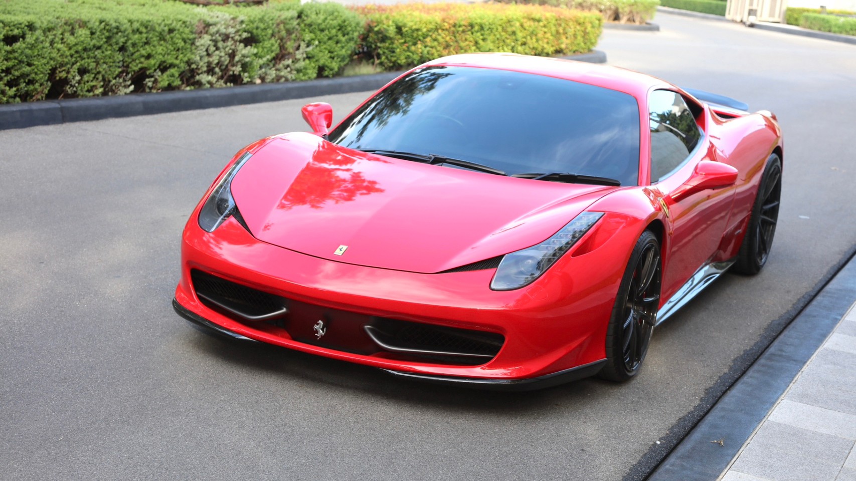 2011 Ferrari 458 Italia สีแดง