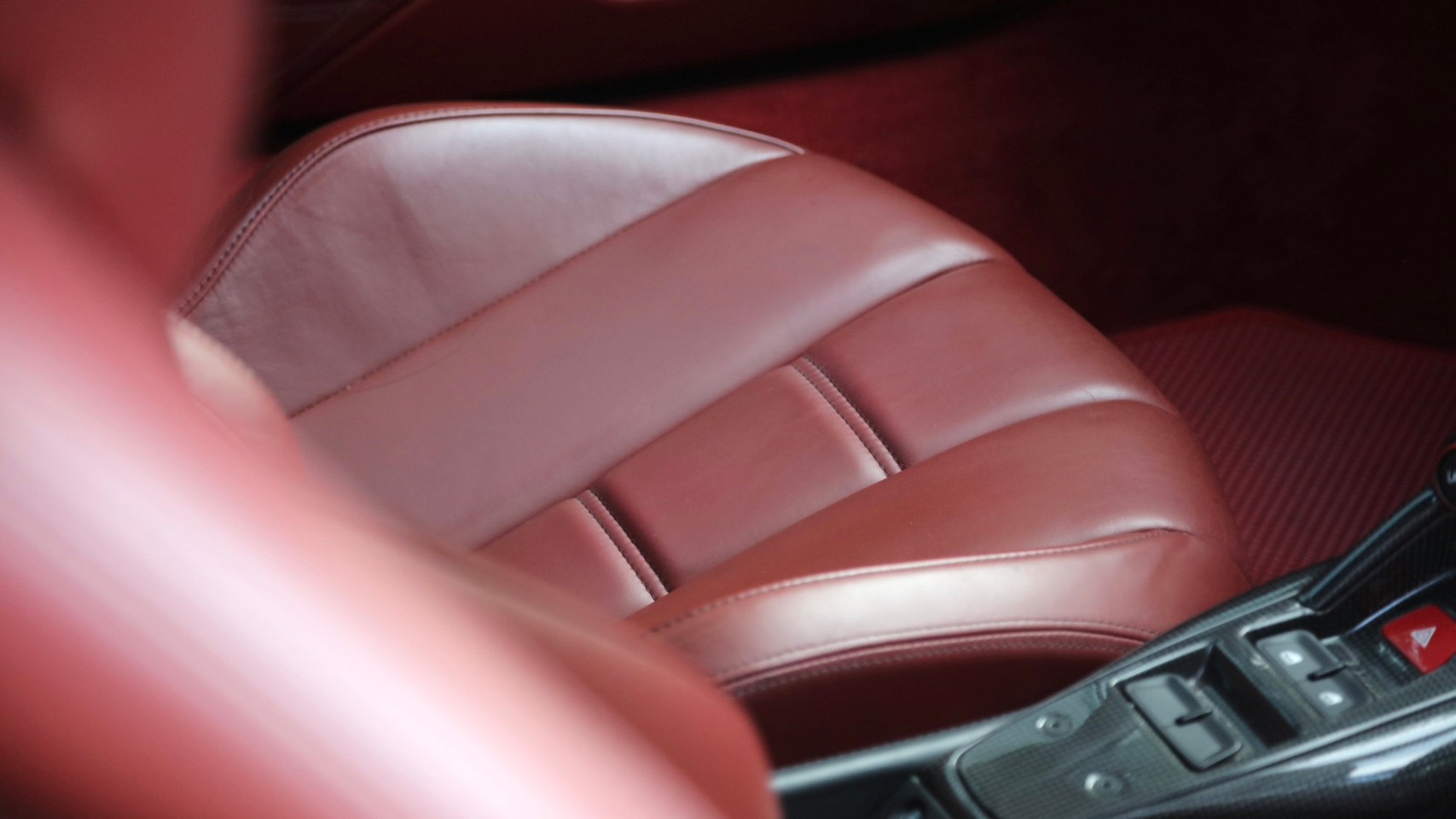 2011 Ferrari 458 Italia สีแดง (รูปที่ 5)