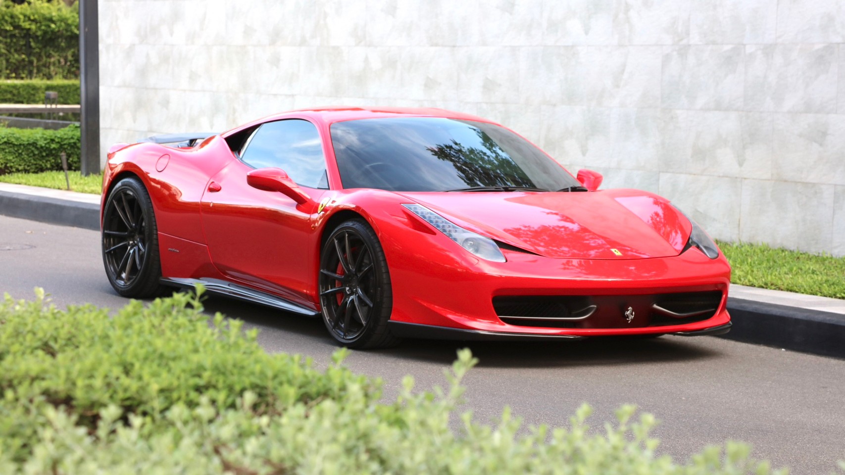 2011 Ferrari 458 Italia สีแดง