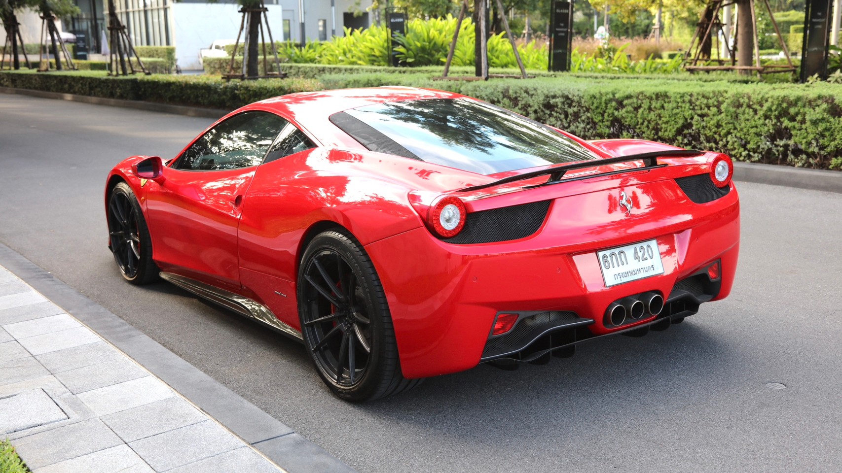 2011 Ferrari 458 Italia สีแดง