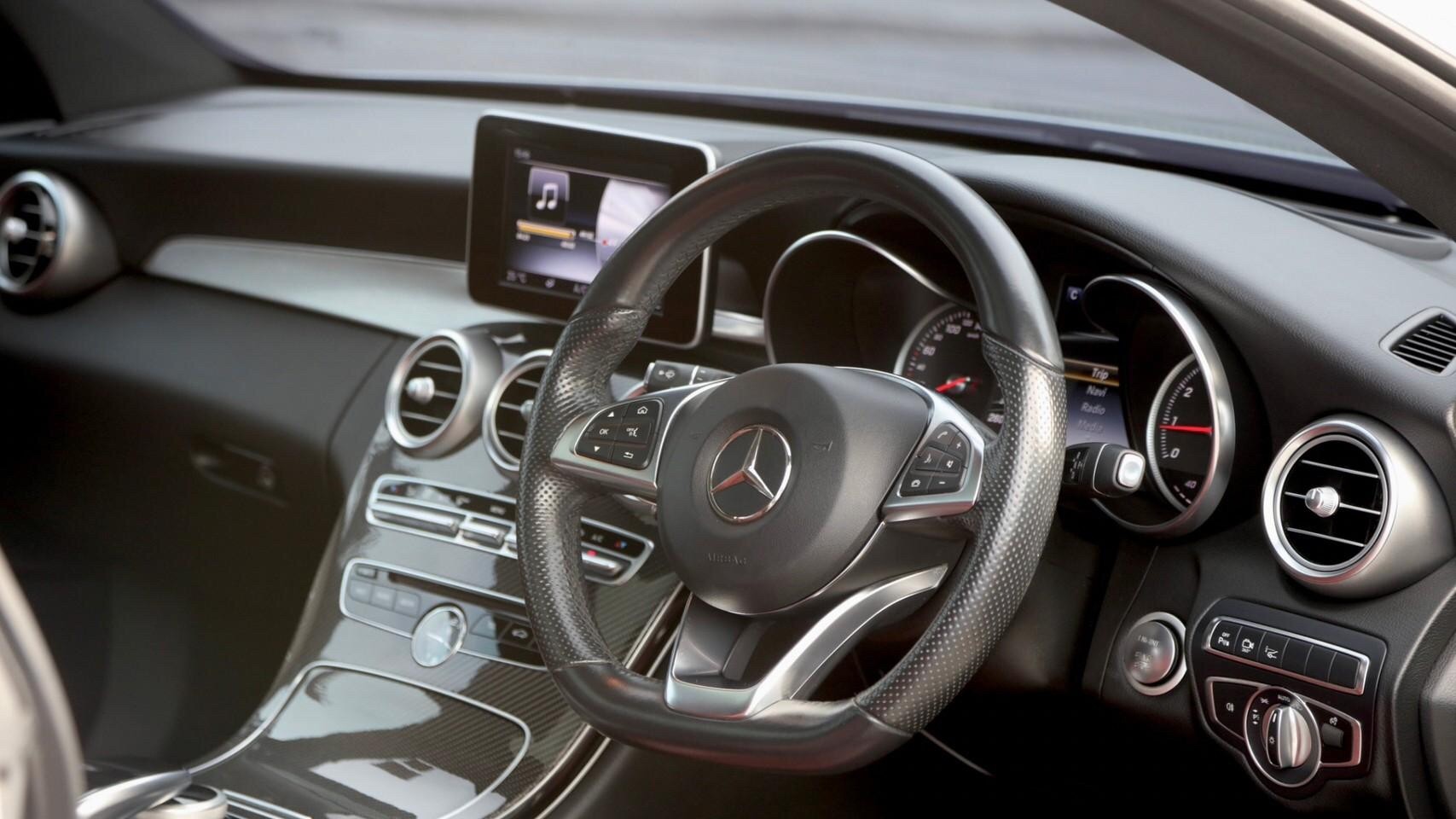 2017 Mercedes-Benz C-Class W205 C250 สีเงิน (รูปที่ 9)