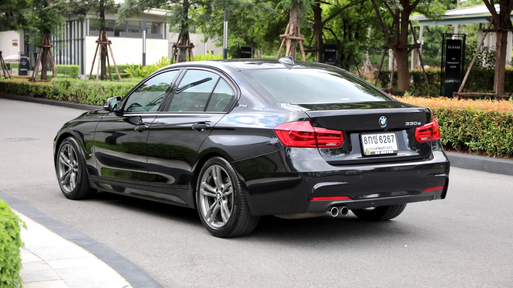 2018 BMW 330e M-Sport สีดำ (รูปที่ 11)