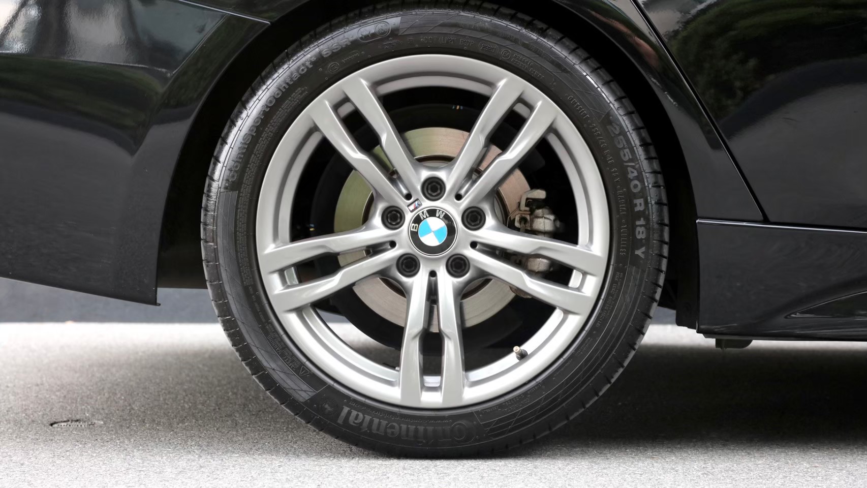 2018 BMW 330e M-Sport สีดำ (รูปที่ 2)