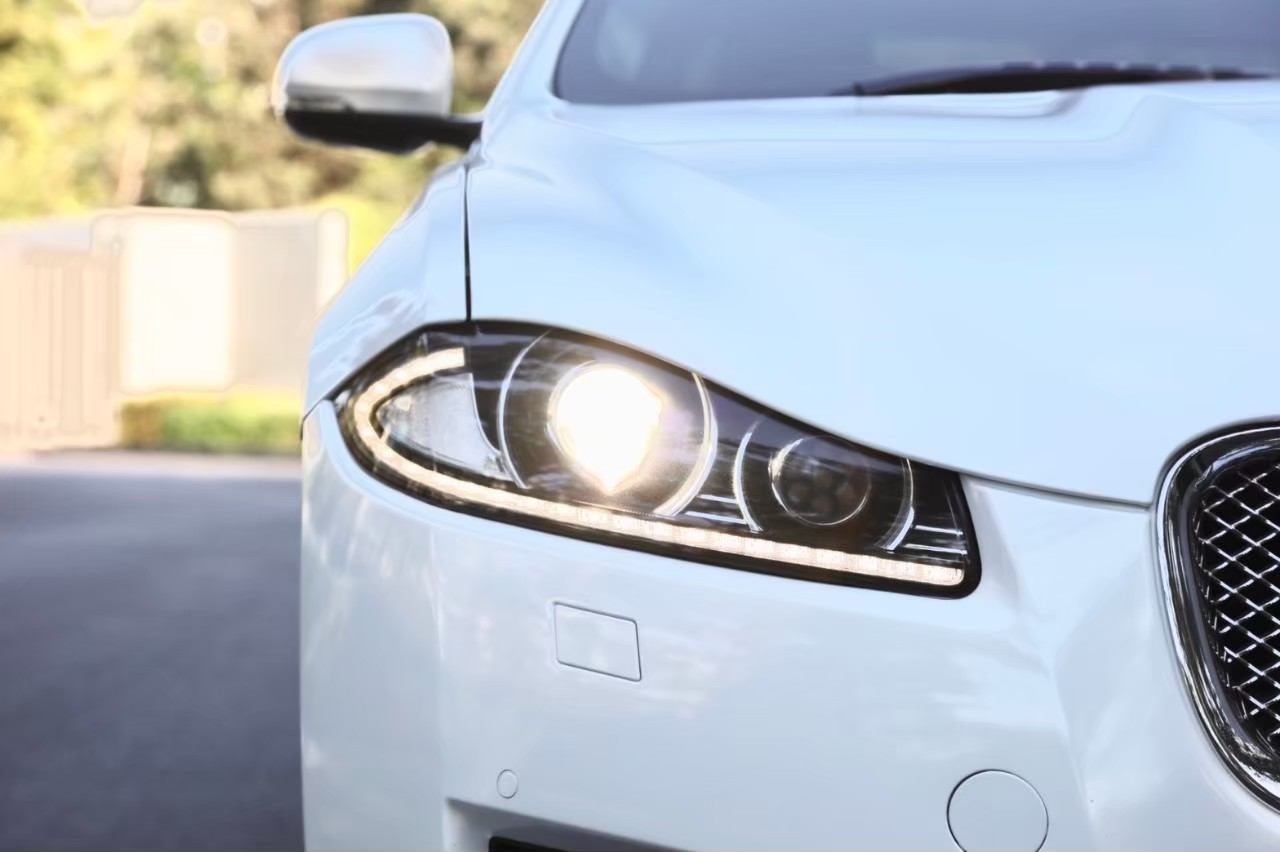 2012 Jaguar XF (X260) สีขาว (รูปที่ 8)