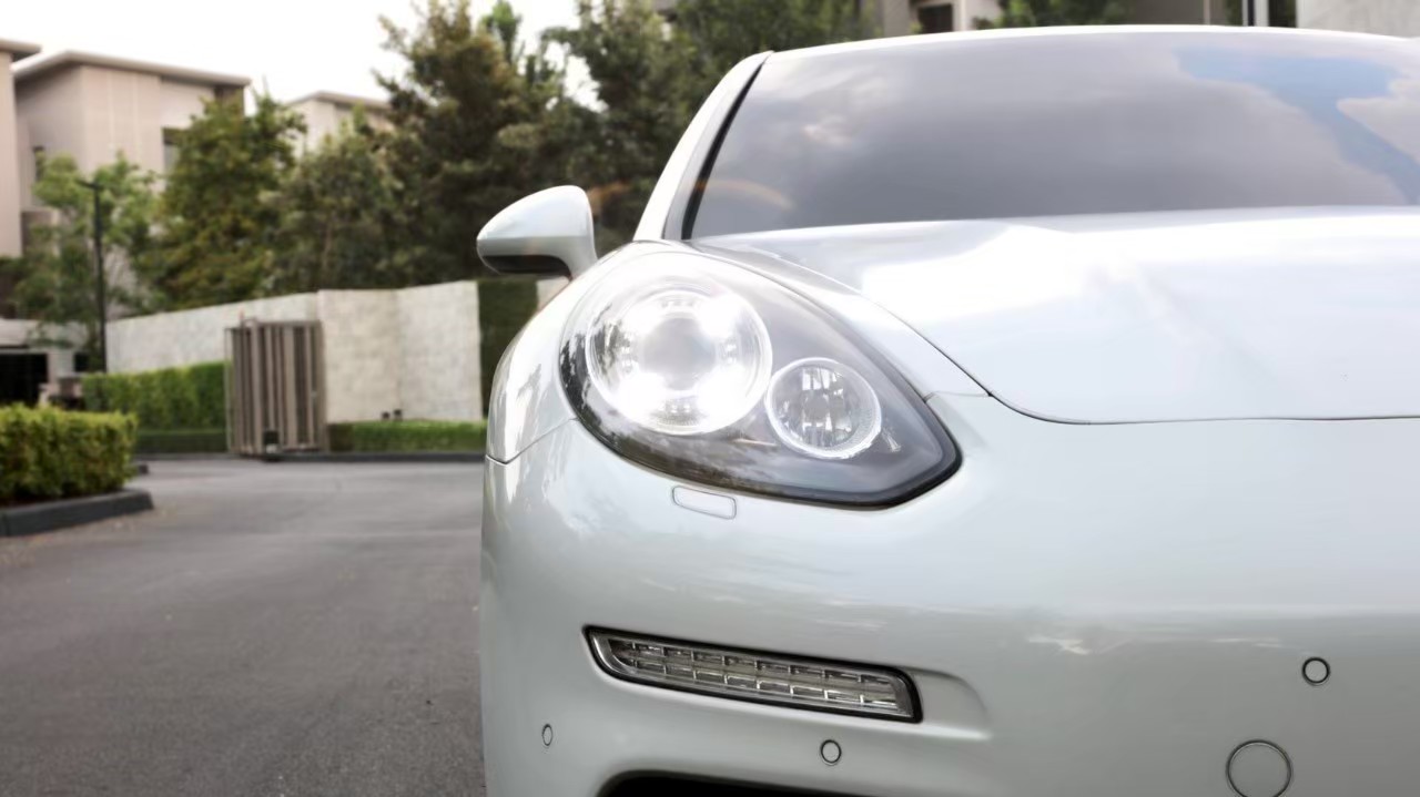 2014 Porsche Panamera S E-Hybrid สีขาว (รูปที่ 9)