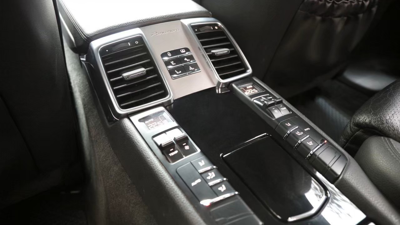 2014 Porsche Panamera S E-Hybrid สีขาว (รูปที่ 3)