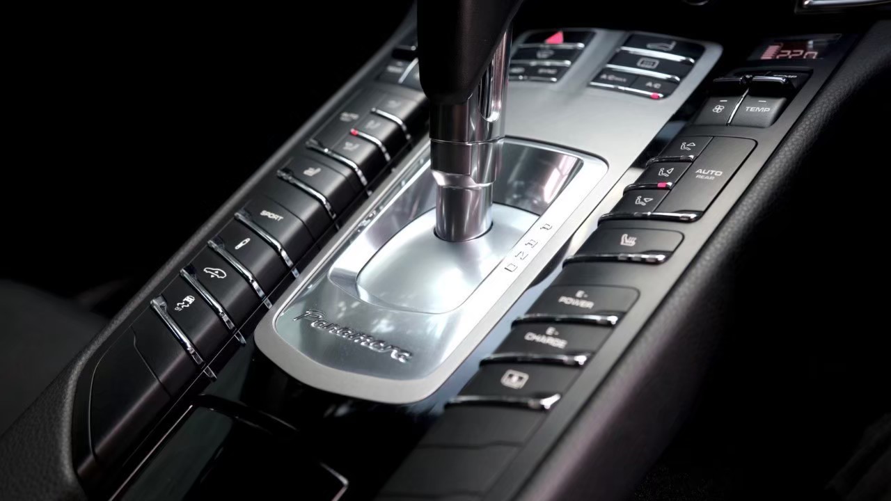 2014 Porsche Panamera S E-Hybrid สีขาว (รูปที่ 5)
