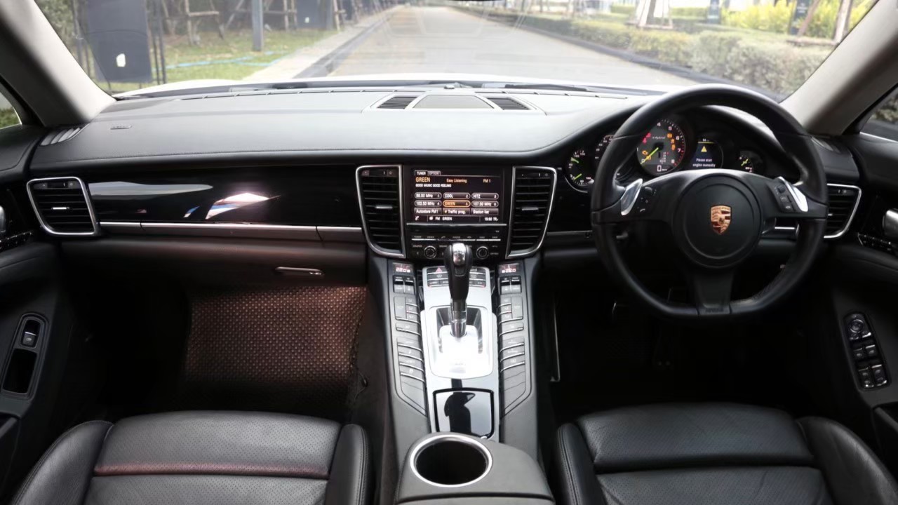 2014 Porsche Panamera S E-Hybrid สีขาว (รูปที่ 6)
