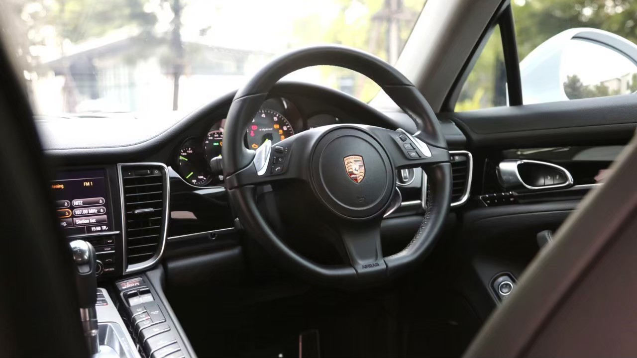 2014 Porsche Panamera S E-Hybrid สีขาว (รูปที่ 7)