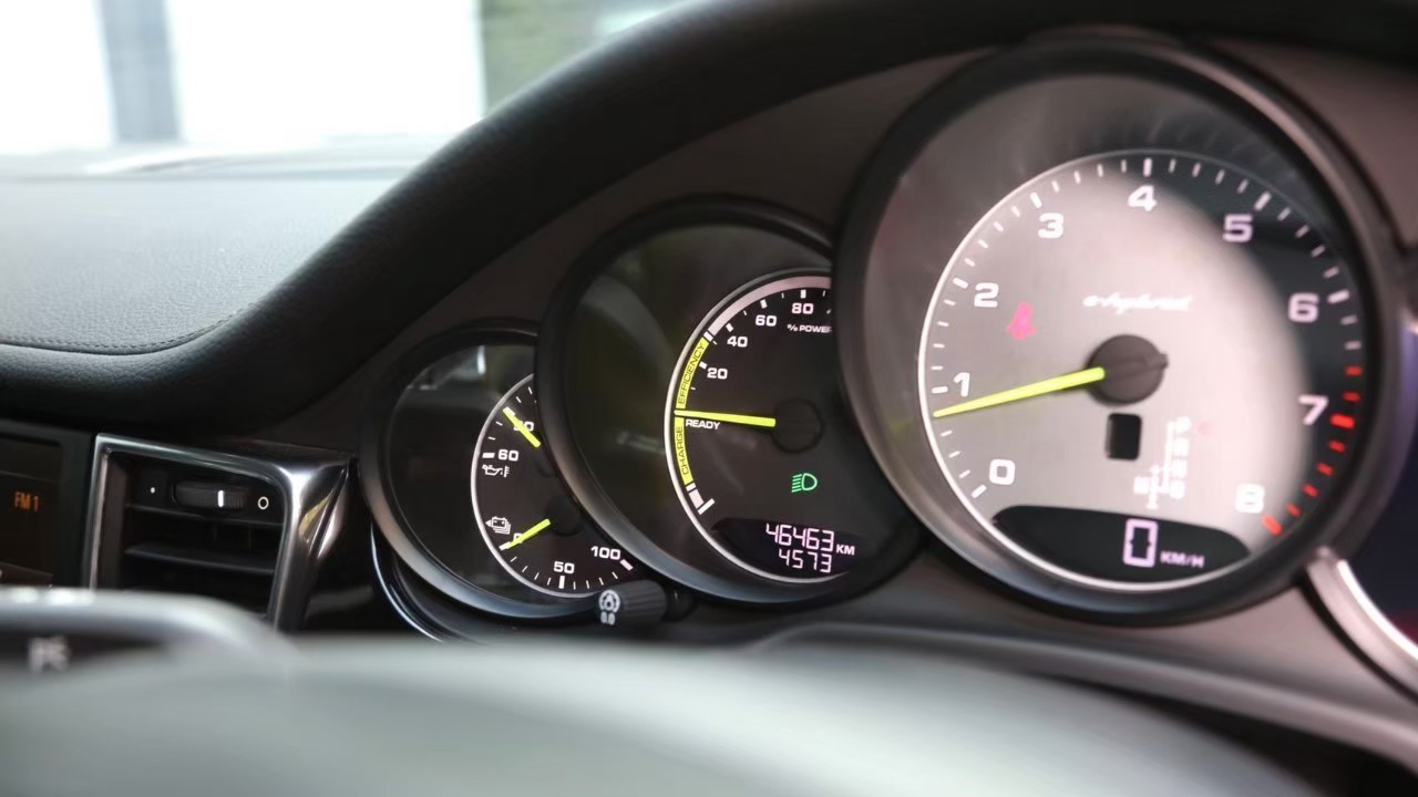 2014 Porsche Panamera S E-Hybrid สีขาว (รูปที่ 2)