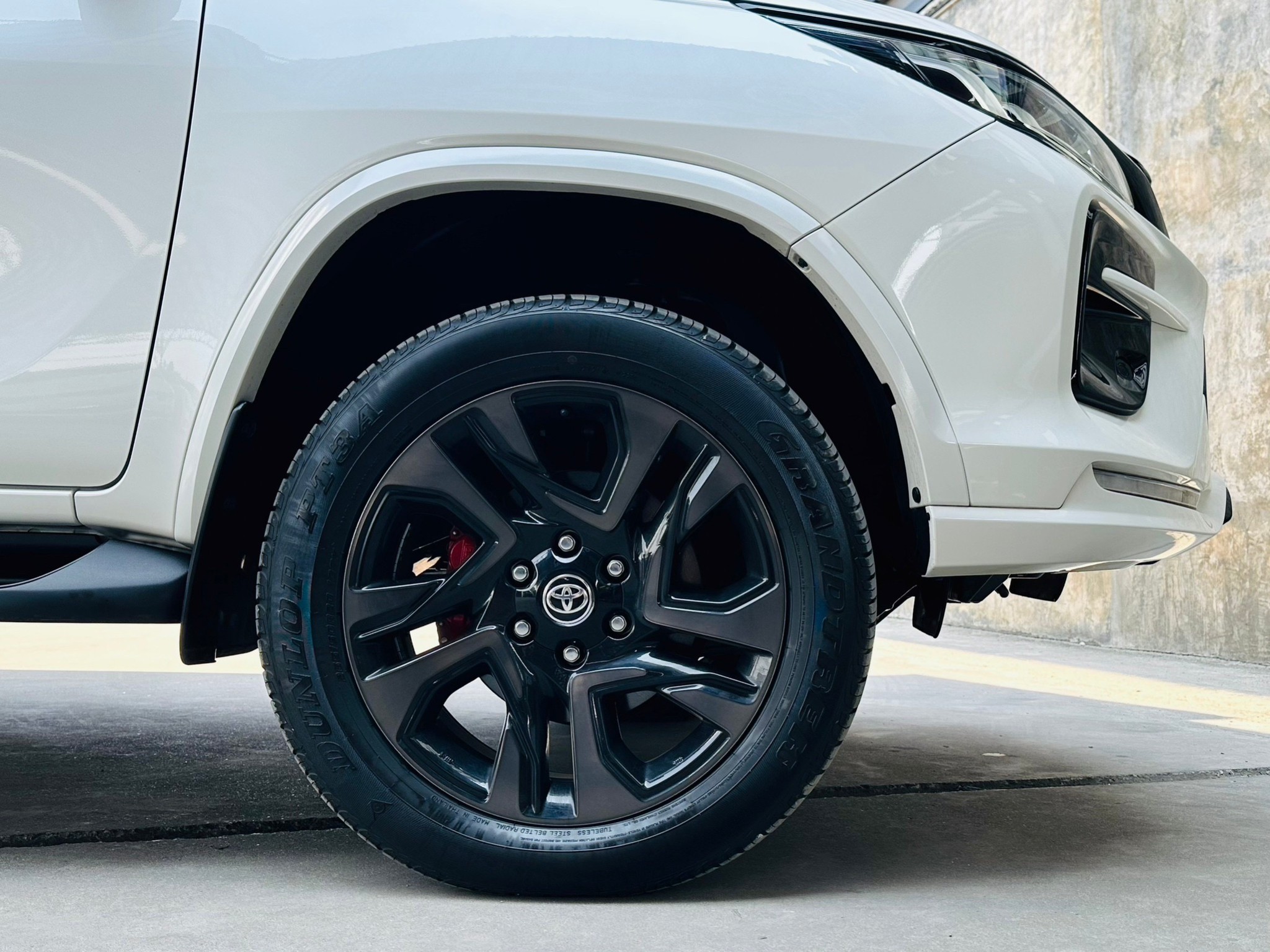 2021 Toyota Fortuner สีขาว