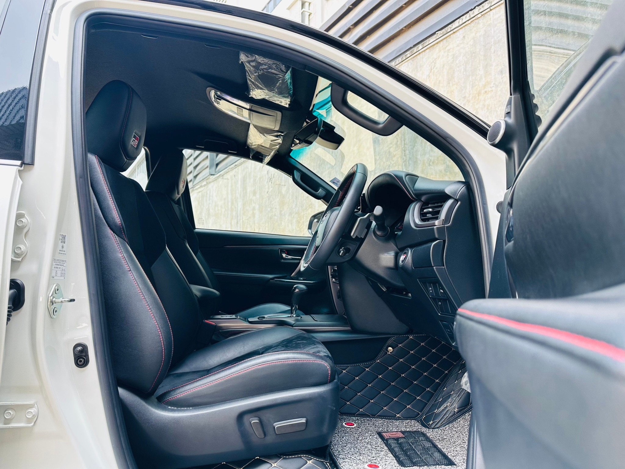 2021 Toyota Fortuner สีขาว (รูปที่ 13)