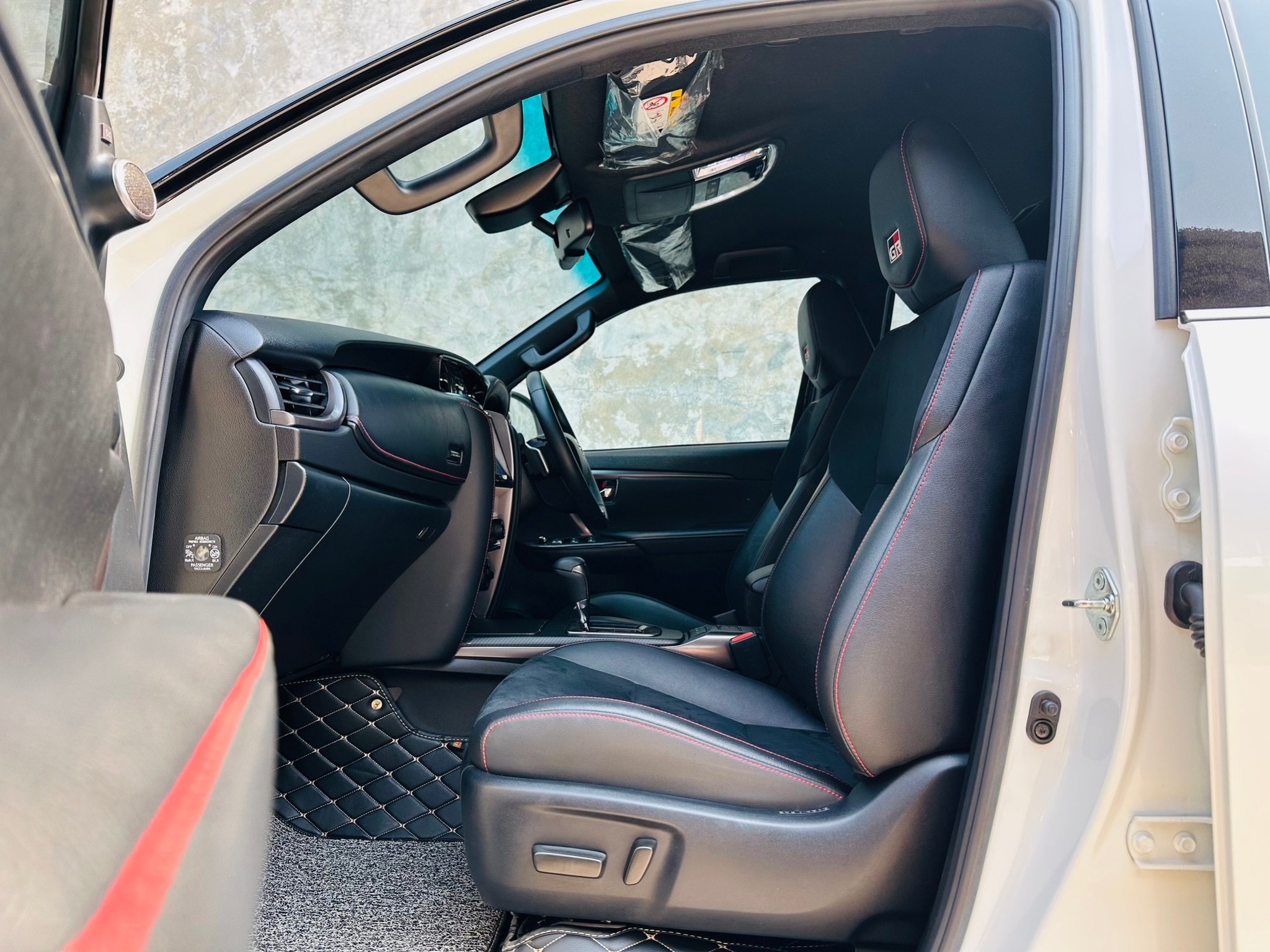 2021 Toyota Fortuner สีขาว (รูปที่ 6)
