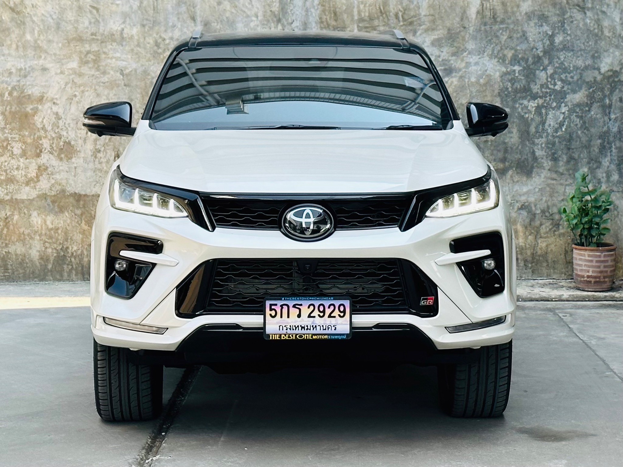 2021 Toyota Fortuner สีขาว