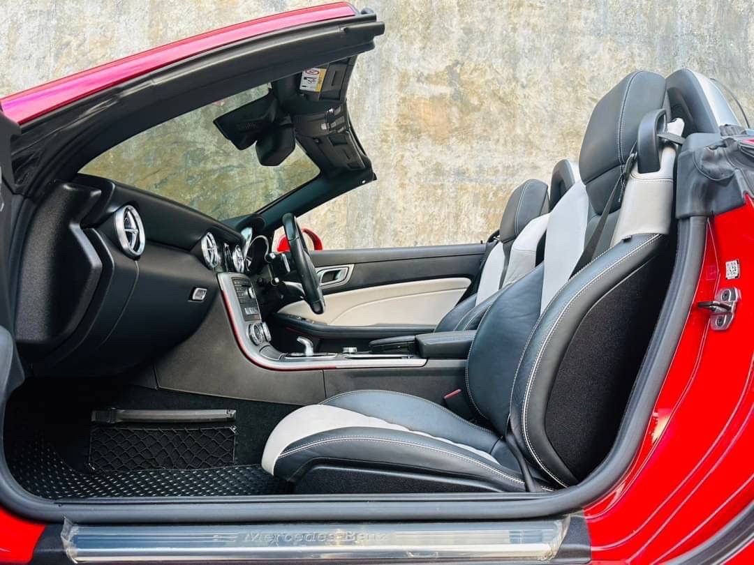 2017 Mercedes-Benz SLC300 AMG Dynamic Facelift สีแดง (รูปที่ 10)