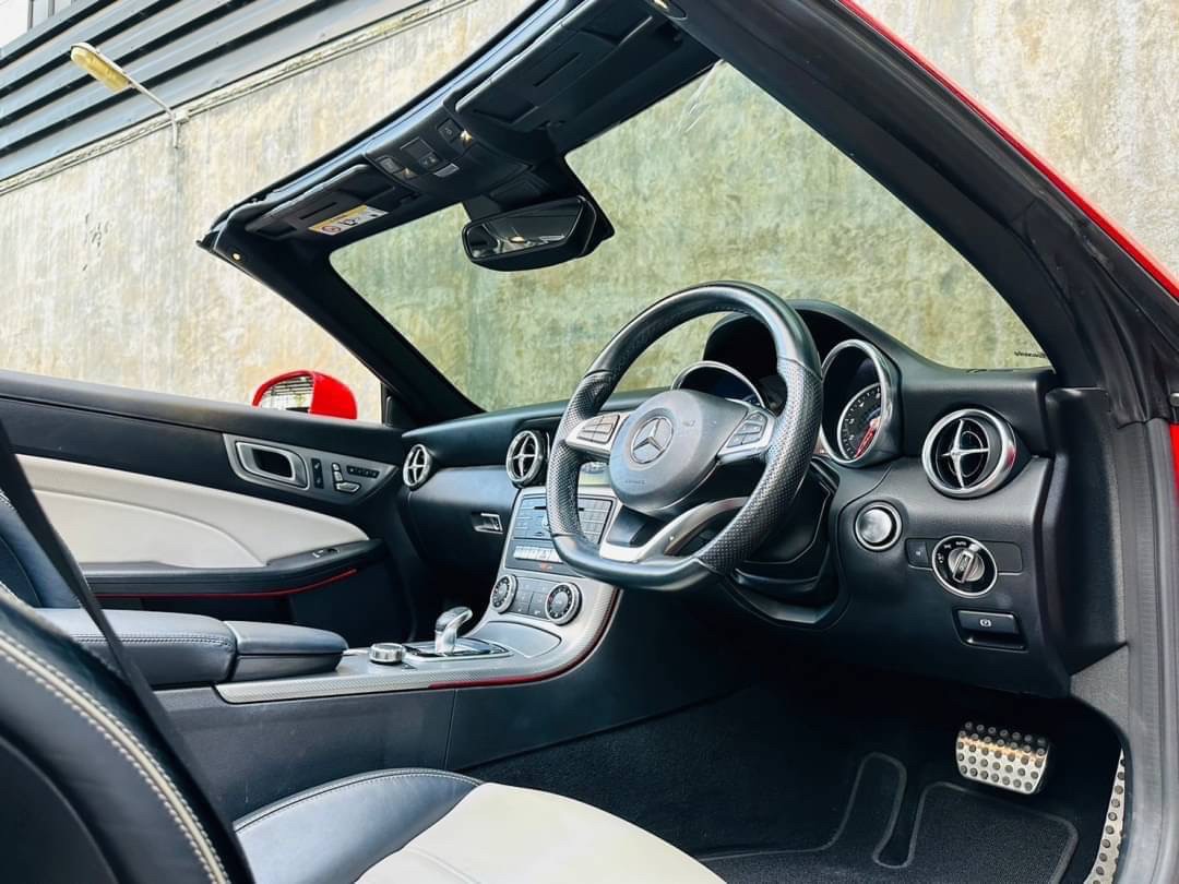 2017 Mercedes-Benz SLC300 AMG Dynamic Facelift สีแดง (รูปที่ 13)