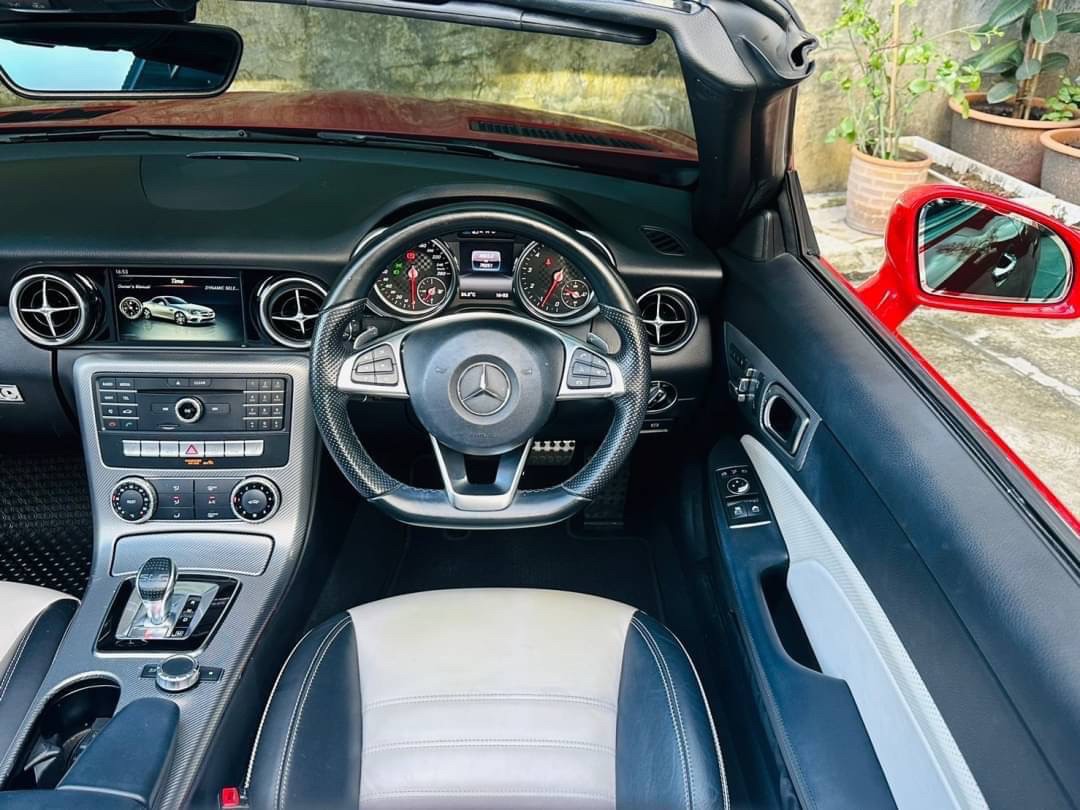 2017 Mercedes-Benz SLC300 AMG Dynamic Facelift สีแดง (รูปที่ 2)