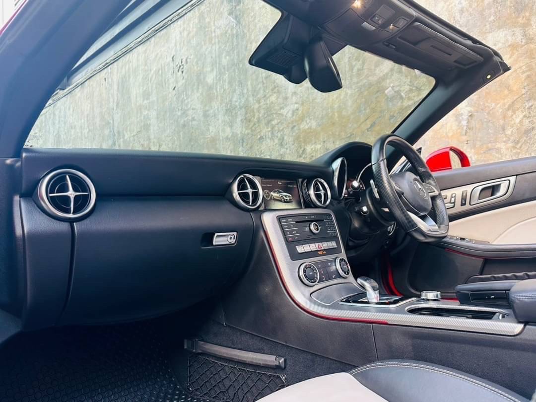 2017 Mercedes-Benz SLC300 AMG Dynamic Facelift สีแดง (รูปที่ 3)