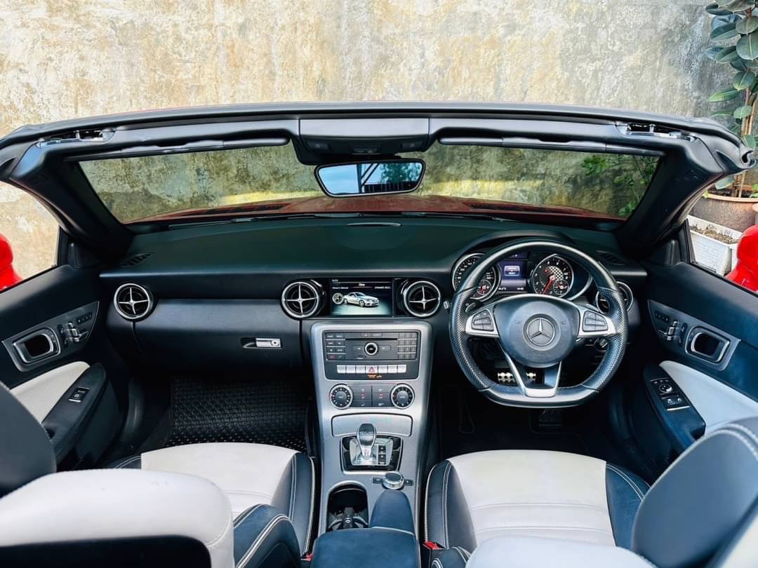 2017 Mercedes-Benz SLC300 AMG Dynamic Facelift สีแดง (รูปที่ 9)