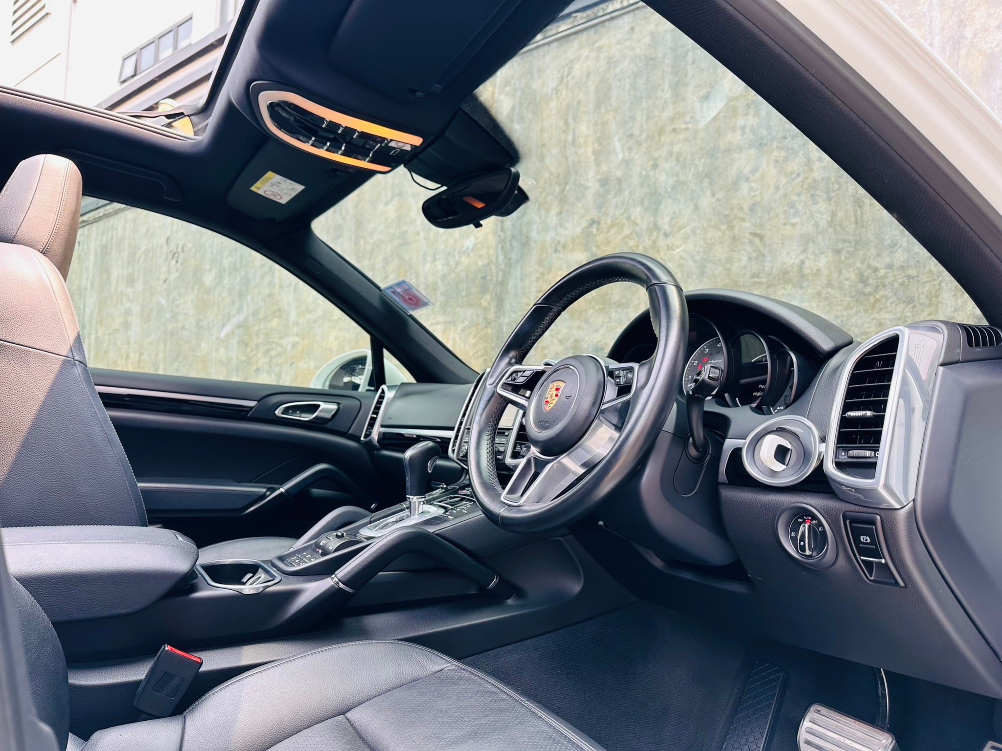 2016 Porsche CAYENNE 3.0 HYBRID สีขาว (รูปที่ 6)