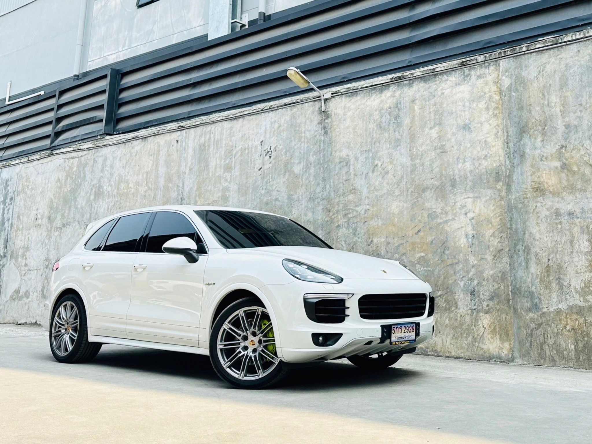2016 Porsche CAYENNE 3.0 HYBRID สีขาว (รูปที่ 14)