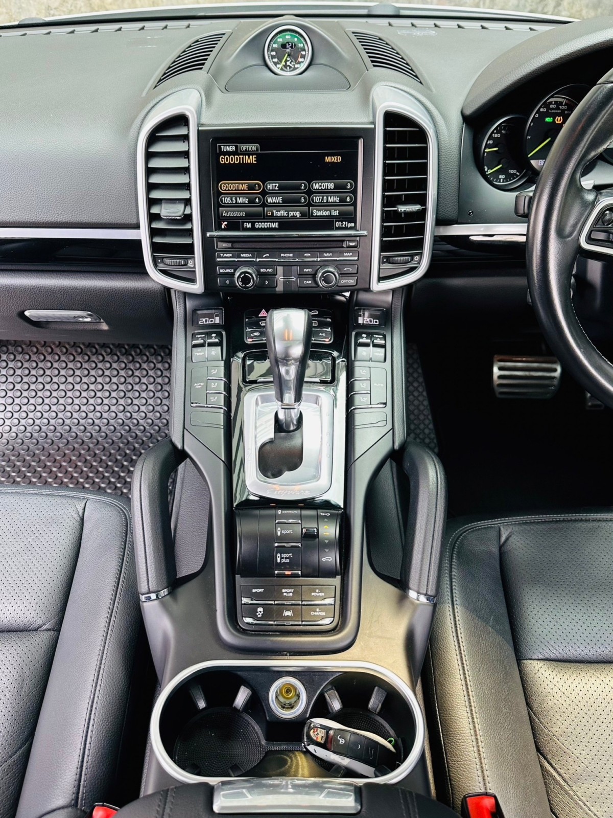 2016 Porsche CAYENNE 3.0 HYBRID สีขาว (รูปที่ 7)