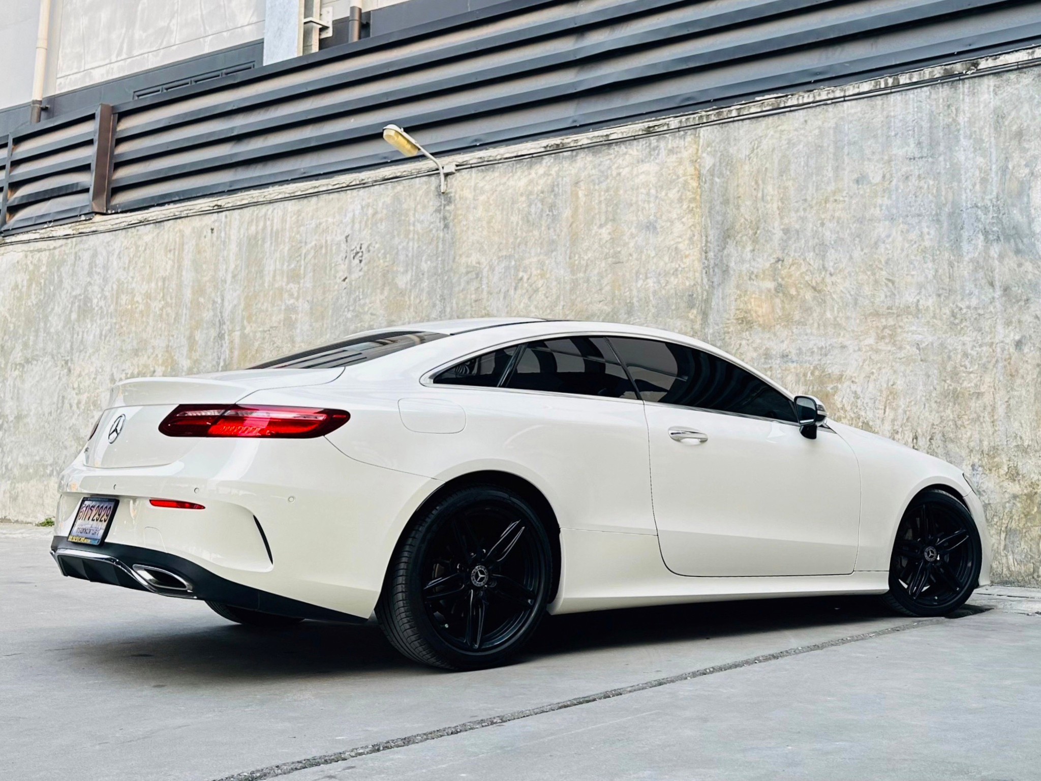 2018 Mercedes-Benz E-Class W213 E300 สีขาว (รูปที่ 11)