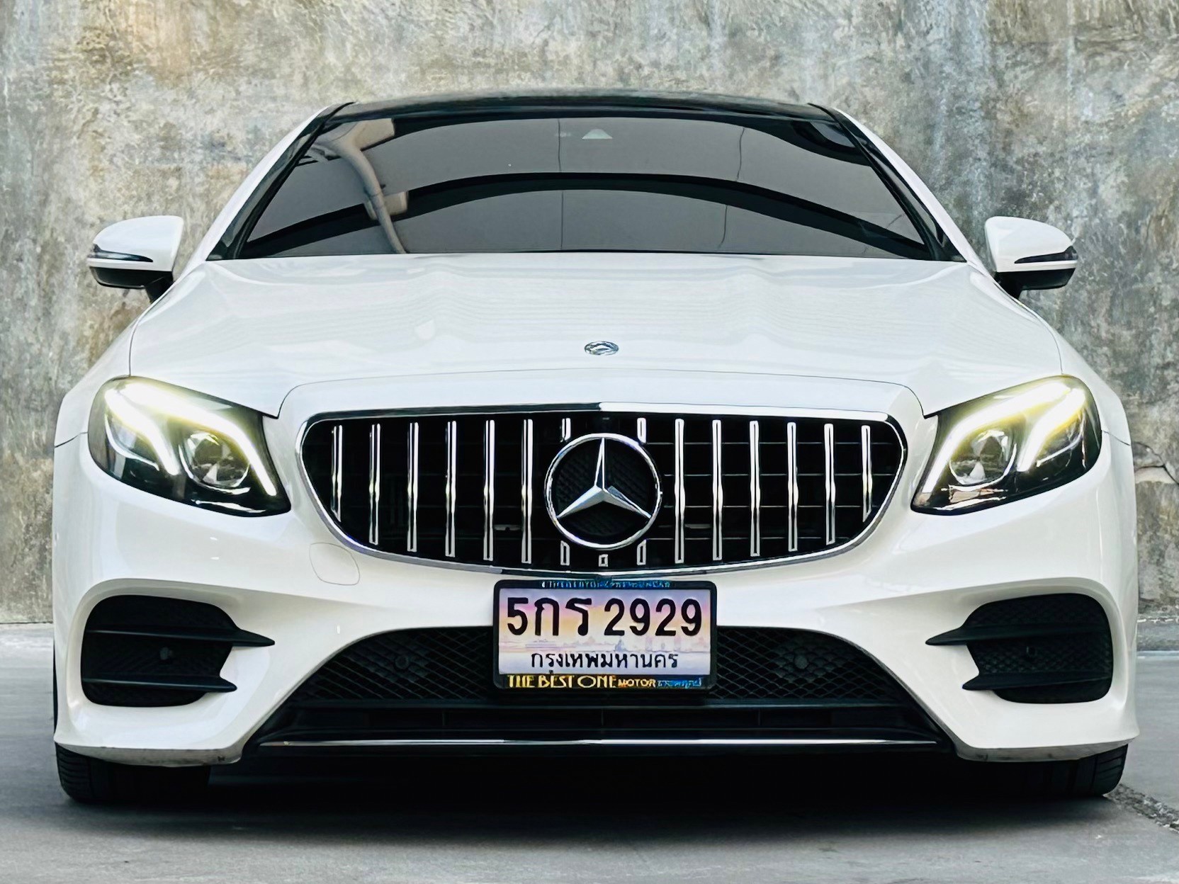 2018 Mercedes-Benz E-Class W213 E300 สีขาว (รูปที่ 8)