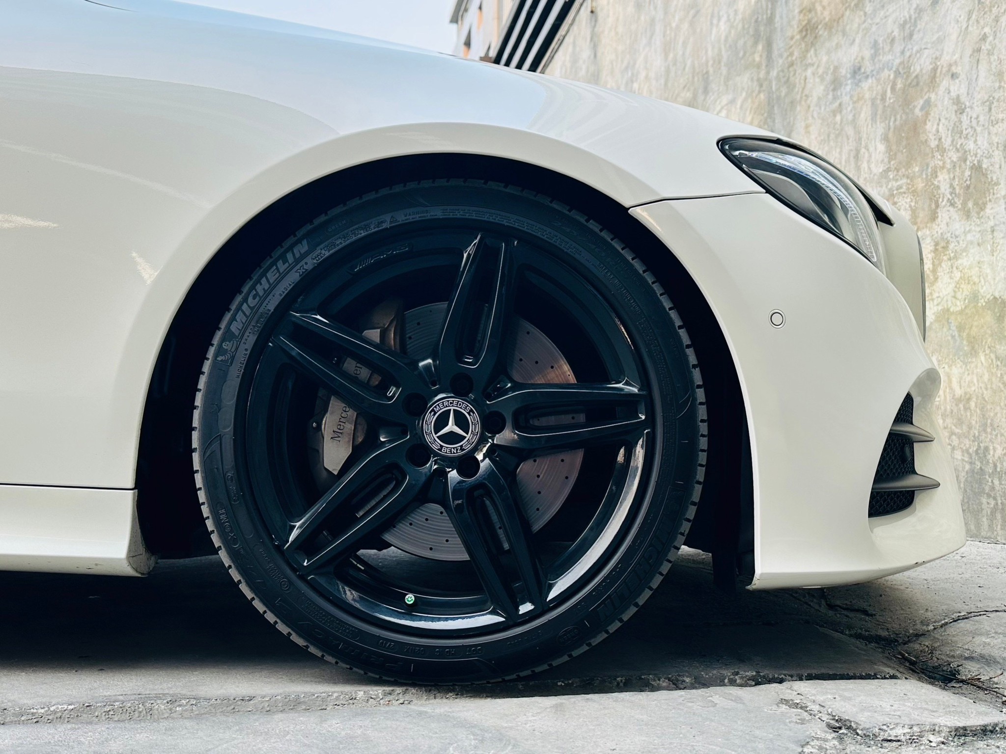 2018 Mercedes-Benz E-Class W213 E300 สีขาว (รูปที่ 3)