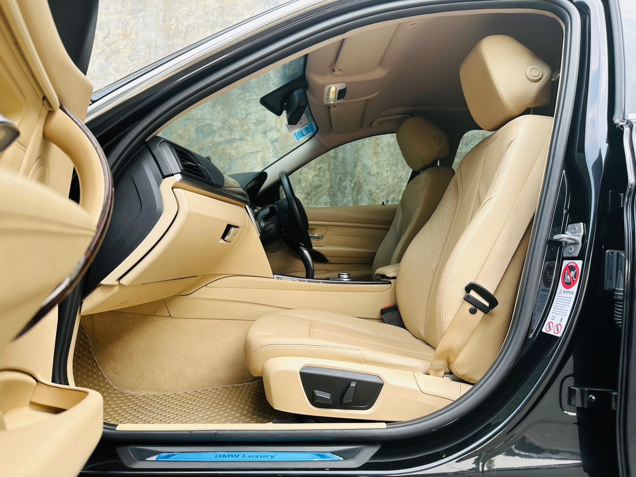 2014 BMW 3 Series F30 320d สีดำ (รูปที่ 14)