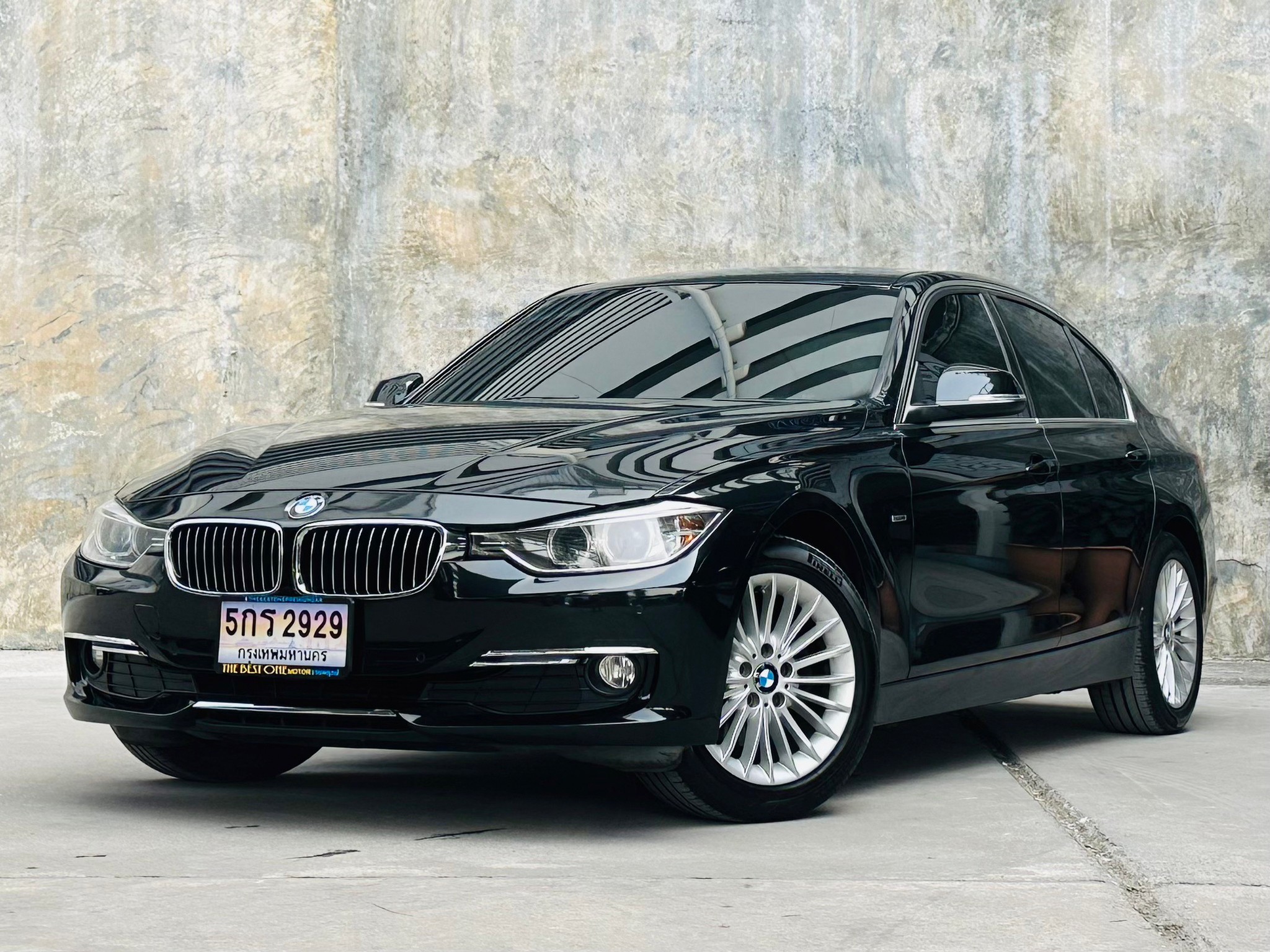 2014 BMW 3 Series F30 320d สีดำ