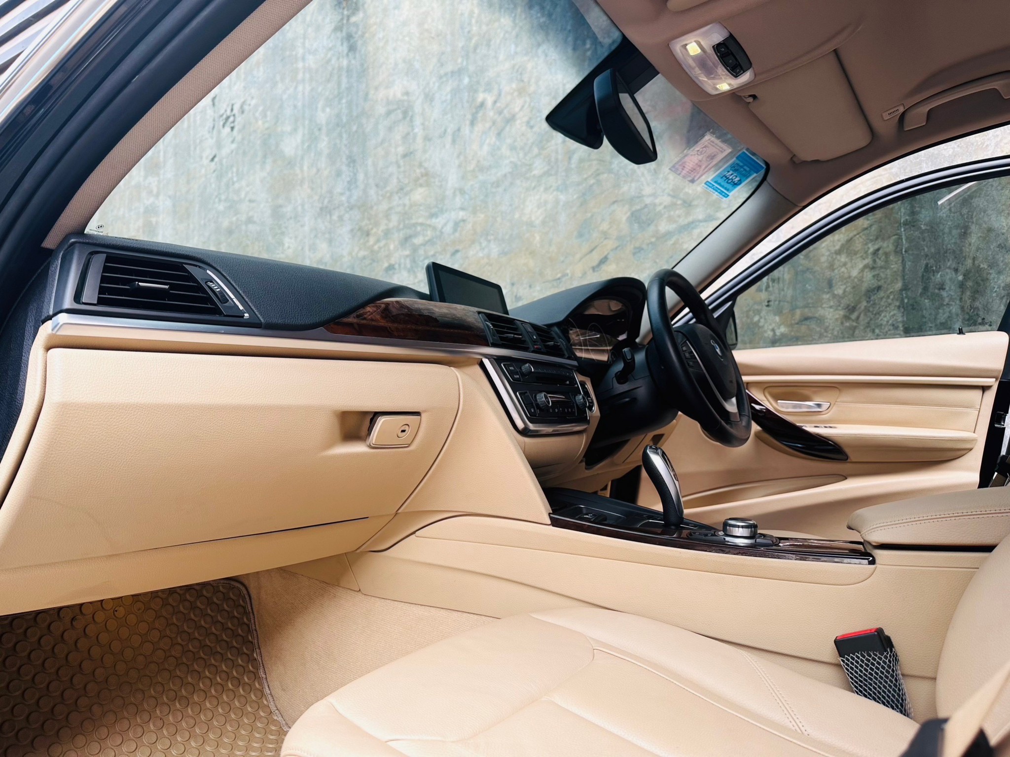 2014 BMW 3 Series F30 320d สีดำ (รูปที่ 7)