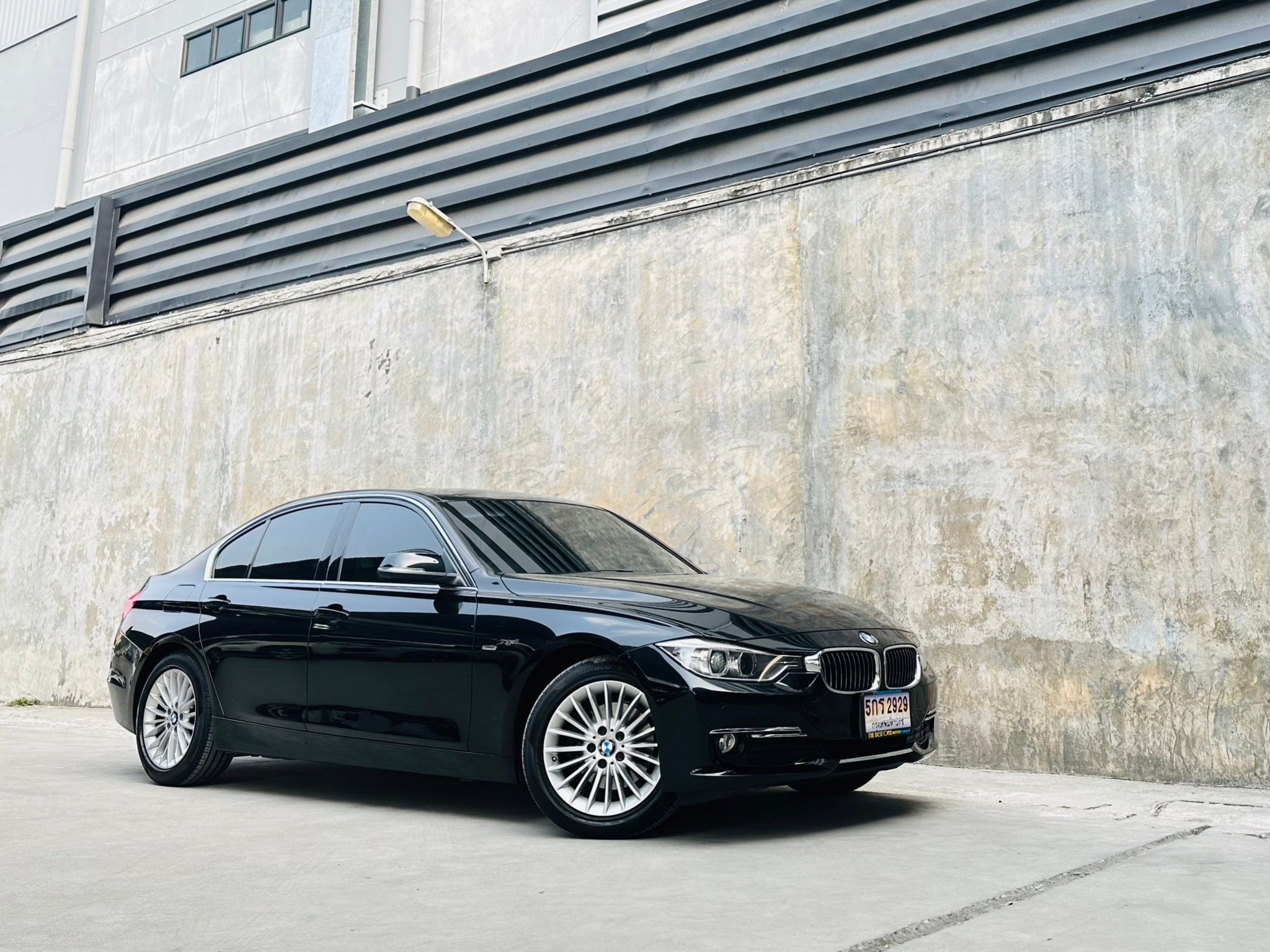 2014 BMW 3 Series F30 320d สีดำ